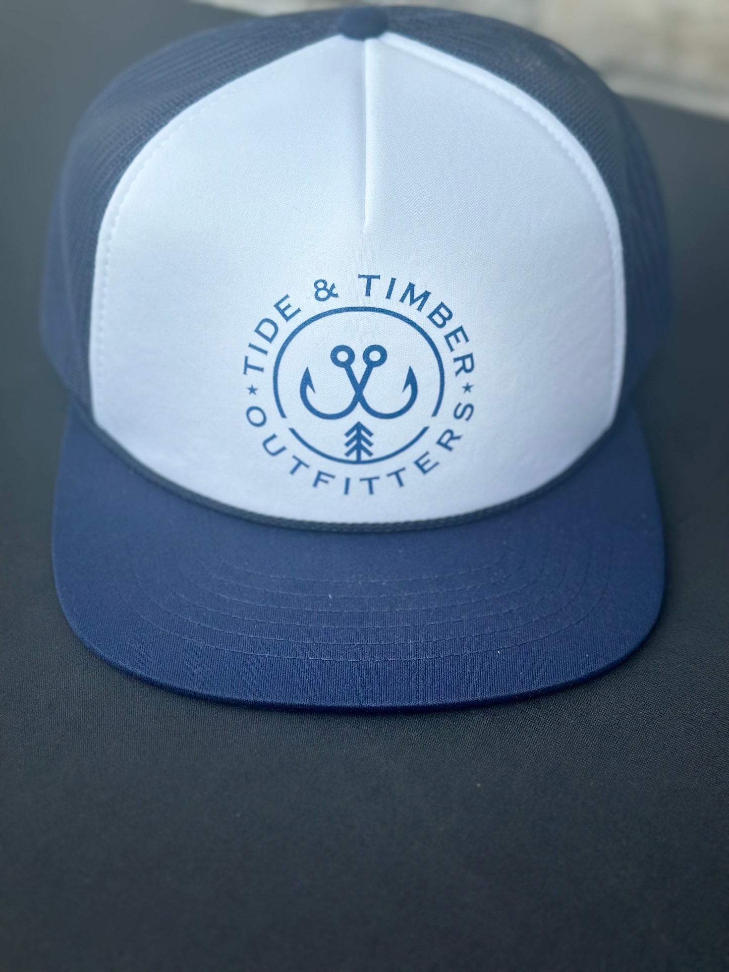 T & T round hook logo rope foam trucker hat